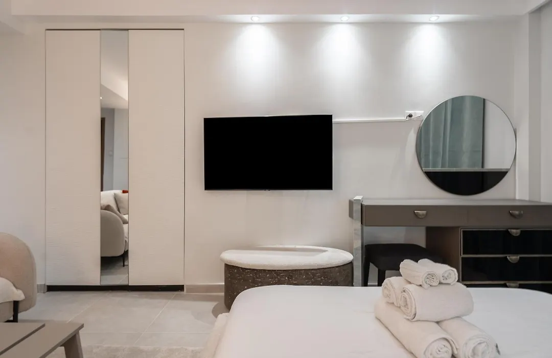 Seabreeze Luxury Condo In Flisvos Marina-1