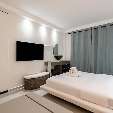 Seabreeze Luxury Condo In Flisvos Marina-2